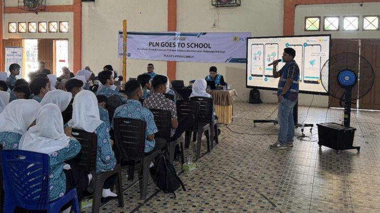 PLN ULP Lintau Hadir di SMA N 1 Lintau Buo dengan Edukasi Listrik dan Digitalisasi Layanan 1 Edukasi layanan kelistrikan yang digelar PLN ULP Lintau di SMAN 1 Lintau Buo. (dok. Humas)