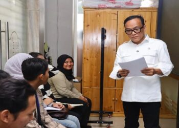 Wamenaker Tegaskan Penahanan Ijazah oleh Perusahaan Melanggar Hukum