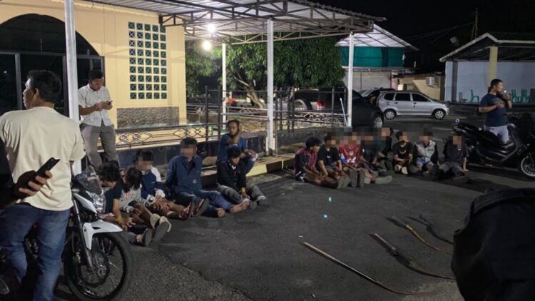 Polisi Tangkap 13 Anggota Geng Motor Matador di Pasbar, Didominasi Pelajar 1 Geng motor diamankan Polres Pasbar yang didominasi oleh pelajar. (dok. Res Pasbar)