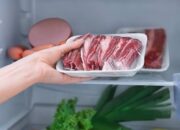 Simak! Ini Tips Aman Menyimpan Daging Kurban di Freezer