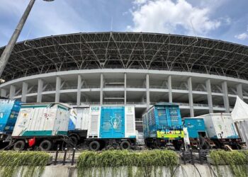 Dalam menjaga keandalan listrik saat gelaran Kualifikasi Piala Dunia 2026 Zona Asia yang mempertemukan antara Indonesia melawan China pada Kamis, (5/6) di Stadion Utama Gelora Bung Karno, PLN menyiagakan 6 unit Uninterruptible Power Supply _(UPS) dengan total kapasitas 1.860 kVA, 4 unit Gardu Bergerak dengan daya total 2.230 kVA, serta 2 unit _Power Generator berkapasitas 850 kVA. (dok. PLN)