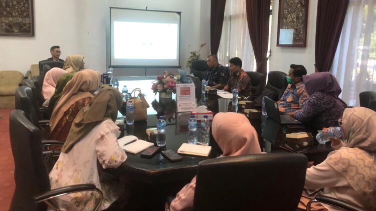 PT Semen Padang Satukan Stakeholder Tekan Stunting di Tiga Kecamatan 1 Rakor yang digelar PT Semen Padang guna mengatasi masalah stunting di tiga kecamatan di Kota Padang. (dok. Humas)