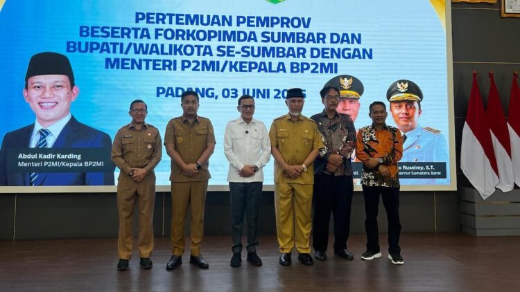 Menteri P2MI Berharap Angkatan Kerja Lebih Maksimalkan Peluang Bekerja di Luar Negeri 1 Kunjungan Menteri P2MI ke Sumbar. (dok. adpsb)