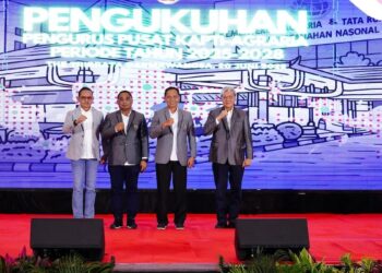Sekjen Kementerian ATR/BPN Dikukuhkan sebagai Alumni Kehormatan KAPTI-Agraria 2 Pengukuhan pengurus pusat KAPTI-Agraria periode tahun 2025-2028. (dok. ATR/BPN)