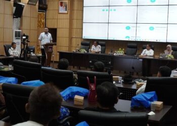 Pertemuan dengan Ormas, Wako Fadly Amran Tekankan Pentingnya Sinergi untuk Membangun Padang 2 Pertemuan Wako Fadly Amran dengan ormas dan LSM se-Kota Padang. (dok. Prokopim)