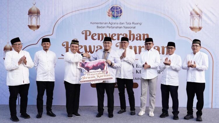Prosesi penyerahan hewan kurban Kementerian ATR/BPN. (dok. istimewa)