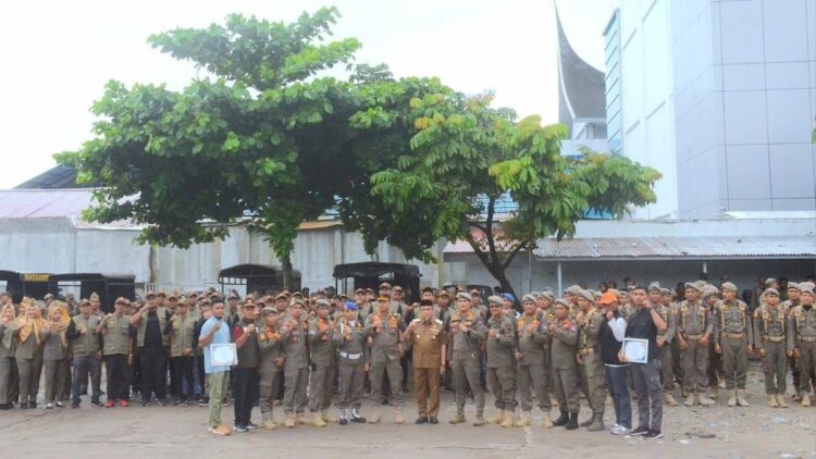 100 Personil Dubalang Kota Padang Dikembalikan ke OPD 1 Ratusan personil dubalang Kota Padang resmi dikembalikan ke OPD masing masing. (dok. Prokopim)