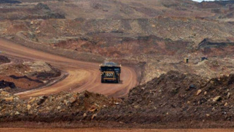 Ilustrasi dump truck mengangkut materil di pertambangan nikel PT. Vale Indonesia Tbk. di Soroako, Luwu Timur, Sulawesi Selatan. (Dok.ANTARA FOTO/Basri Marzuki)