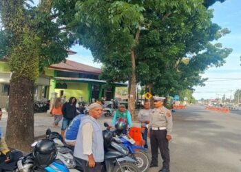 Operasi Patuh di Pasaman Barat: Puluhan Pelanggar Ditindak, Tukang Ojek Diedukasi 1 Operasi Patuh di Pasaman Barat: Puluhan Pelanggar Ditindak, Tukang Ojek Diedukasi