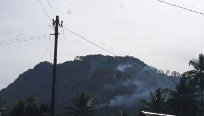 Hampir 100 Titik Api Terdeteksi di Tanah Datar, Gunung Bungsu masih Terbakar