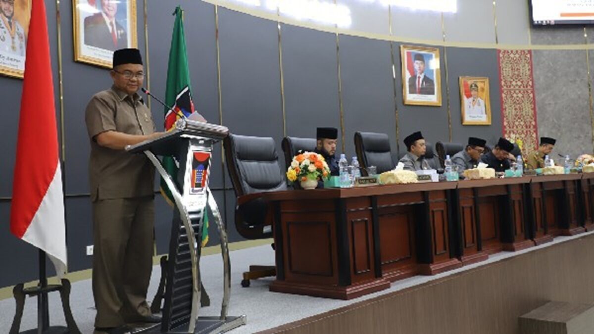 DPRD Padang Setujui Ranperda APBD Perubahan 2025, Fokus pada Pemerataan dan Layanan Publik 3 DPRD Padang5 1