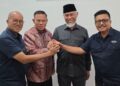 Gubernur Mahyeldi bersama eks Ketua KONI dan jajaran penggiat olahraga Sumbar. (dok. istimewa)