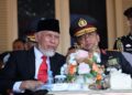 Gubernur Mahyeldi Apresiasi Kinerja Polri dalam Mendukung Laju Pembangunan di Sumbar 3 Gubernur Sumbar Mahyeldi dan Kapolda Irjen Pol Gatot Tri Suryanta saat peringatan Hari Bhayangkara ke-79 di Mapolda Sumbar. (dok. adpsb)