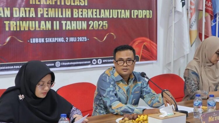 Data Pemilih Pasaman Diperbarui, KPU: Ada 2.396 Pemilih Baru 1 Ketua KPU Pasaman Taufiq saat memimpin rapat pleno terbuka rekapitulasi PDPB triwulan ke-2 tahun 2025 di KPU setempat, Rabu (2/7/2025).ANTARA/Heri Sumarno