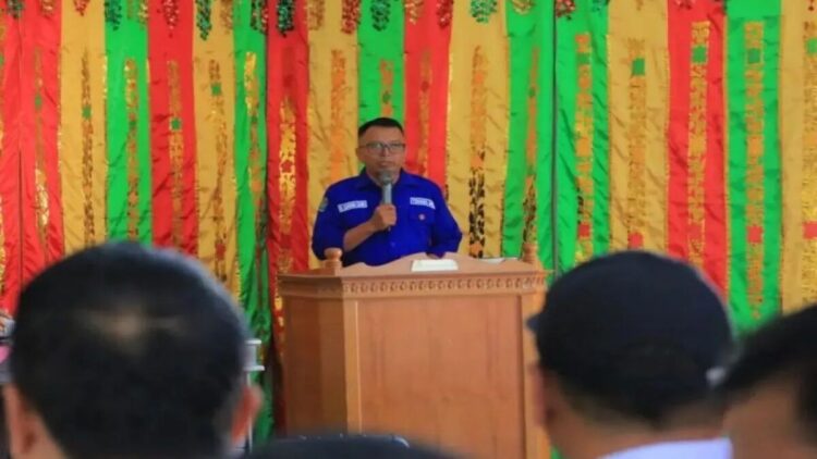 Koordinator TPP P3MD Kabupaten Pasaman, Muhammad Sjahbana Sjams dalam acara di salah satu nagari di Kabupaten Pasaman, Sumatera Barat baru-baru ini.ANTARA/Heri Sumarno