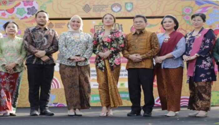 Hari Kebaya Nasional, Kemenbud Ajak Masyarakat Hidupkan Identitas Bangsa lewat Kebaya