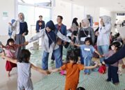 Hari Anak Nasional, KAI Divre II Sumbar Beri Souvenir Menarik untuk Anak di Stasiun Padang