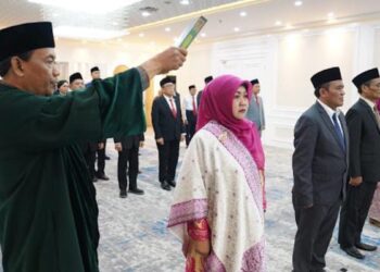 Martin Kustati resmi dilantik jadi Rektor Universitas Islam Negeri (UIN) Imam Bonjol Padang. (dok. istimewa)