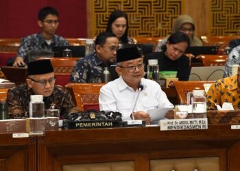 Dalam Rapat Kerja bersama Komisi X DPR RI, Kementerian Pendidikan Dasar dan Menengah (Kemendikdasmen) menyampaikan arah kebijakan strategis dan rincian usulan anggaran tahun 2026 yang akan menjadi fondasi penting dalam menyongsong visi Indonesia Emas 2045 (Foto: Dok Kemendikdasmen)