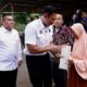Menko AHY dan Wamen Ossy serahkan sertifikat untuk warga di Pacitan. (dok. istimewa)
