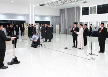 Lantik 79 Pejabat Struktural Se-Indonesia, Menteri Nusron Tekankan Semangat Nationwide dan Sistem Meritokrasi 1 Menteri Nusron lantik 79 pejabat struktural di Kementerian ATR/BPN. (dok. istimewa)