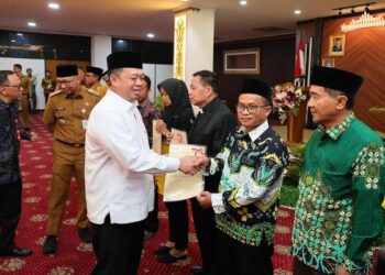 Menteri Nusron serahkan sertifikat tanah wakaf di Lampung. (dok. istimewa)