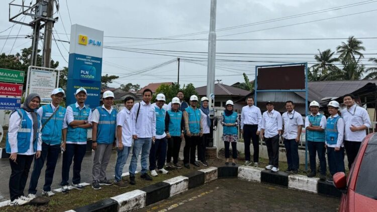 PLN sediakan SKPLU tiang di Tabing. (dok. Humas PLN)