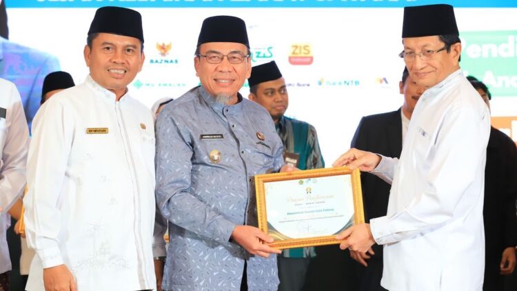 Pemko Padang Raih Penghargaan di Ajang Zakat-Wakaf Award 2025 1 Pemko Padang raih penghargaan di Zakat-Wakaf Award 2025 yang digelar Kemenag RI. (dok. Prokopim)