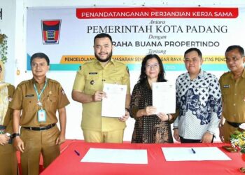 Penandatanganan kerjasama antara Pemko Padang dengan pengelola baru SPR Plaza. (dok. Prokopim)