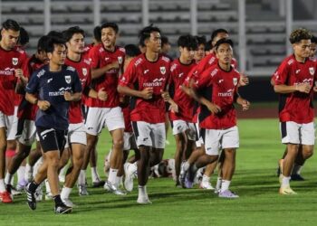 Sejumlah pesepak bola Timnas Indonesia U-23 mengikuti sesi latihan jelang Piala AFF di Stadion Madya, Senayan, Jakarta, Kamis (10/7/2025). Timnas Indonesia U-23 menggelar latihan jelang Piala AFF 2025 yang akan berlangsung pada 15-29 Juli 2025. (ANTARA FOTO/Asprilla Dwi Adha/bar)