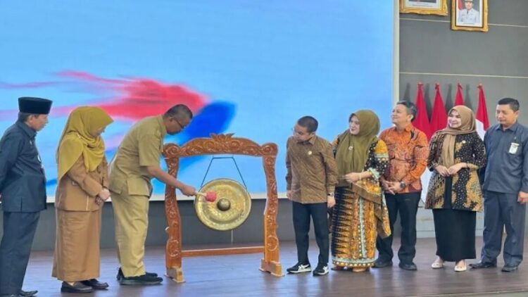 Pembukaan Monev KIP Sumbar 2025 di Auditorium Gubernur. (dok. istimewa)