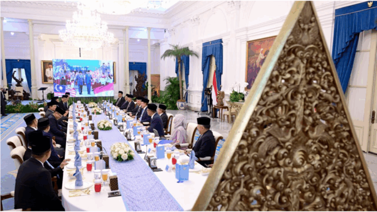 Presiden Republik Indonesia, Prabowo Subianto, menggelar annual consultation meeting atau pertemuan konsultasi tahunan dengan Perdana Menteri (PM) Malaysia, Dato’ Seri Anwar Ibrahim, di Istana Merdeka, Jakarta, pada Selasa (29/7/2025). Foto: BPMI Setpres/Muchlis Jr