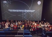 Kejutan Spesial Semen Padang, Ajak Tukang Bangunan Nonton Superman di Bioskop