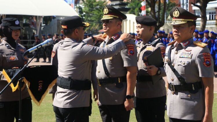 Upacara sertijab Wakapolda Sumbar yang baru. (dok. Bidhumas)