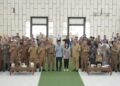 Wakil Bupati Solok Selatan (Solsel) Yulfian Efi dengan stakeholder terkait Perhutanan Sosial. (dok. istimewa)