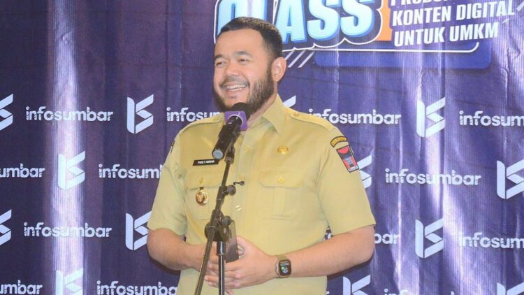Wako Fadly Amran Buka Iven Pelatihan Produksi Konten Digital untuk UMKM di Padang 1 Wako Fadly Amran di iven coaching class yang digelar Infosumbar. (dok. Prokopim)