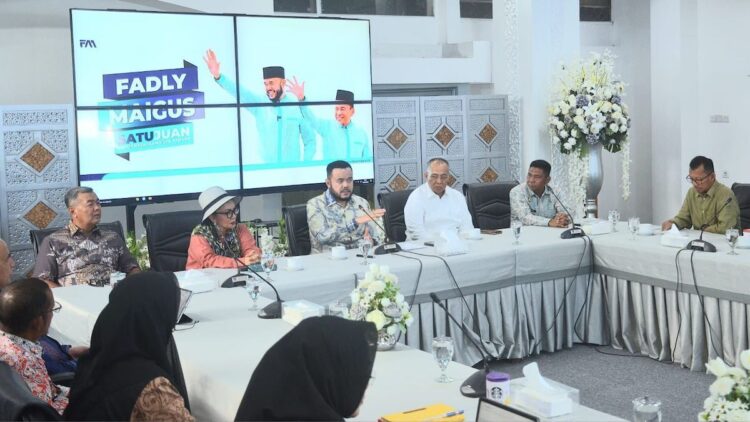 Pemko Padang Matangkan Strategi untuk Jaringan Kota Kreatif UNESCO 1 Wako Fadly Amran gelar rapat koordinasi pentahelix untuk persiapan Jaringan Kota Kreatif UNESCO. (dok. Prokopim)