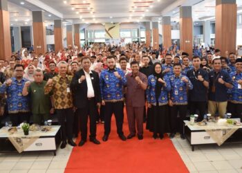 Wako Fadly Amran resmi membuka operasional Koperasi Kelurahan Merah Putih di Padang. (dok. Prokopim)