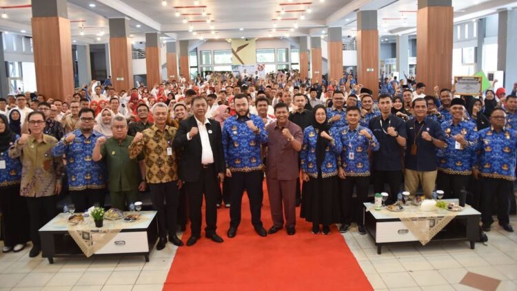 Wako Fadly Amran resmi membuka operasional Koperasi Kelurahan Merah Putih di Padang. (dok. Prokopim)