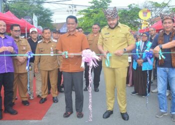 Wako Fadly Amran resmikan pusat kuliner di Jalan Suliki. (dok. Prokopim)