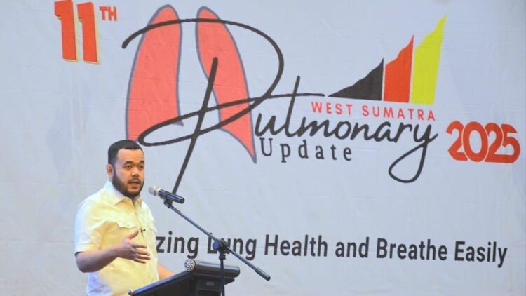 Wako Fadly Amran Jadi Keynote Speaker di Iven Pulmonary Update 2025 1 Wako Fadly Amran saat jadi keynote spekaer di iven Pulmonary Update 2025. (dok. Prokopim)