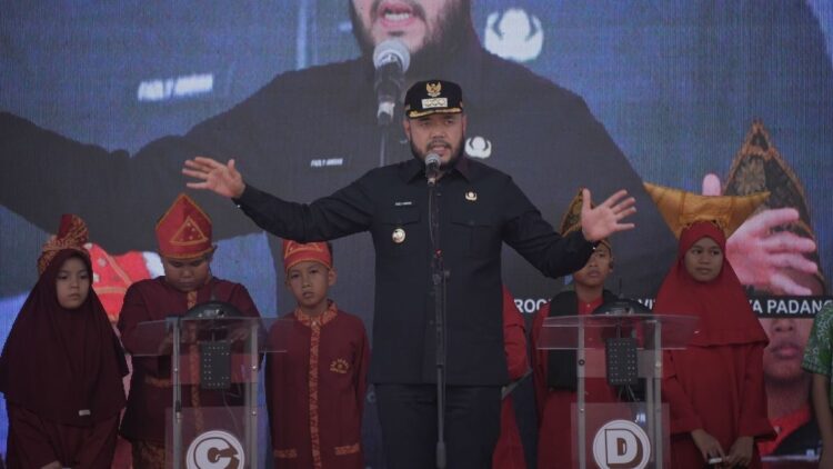 Wako Fadly Amran saat pembukaan lomba cerdas cermat sains. (dok. Prokopim)