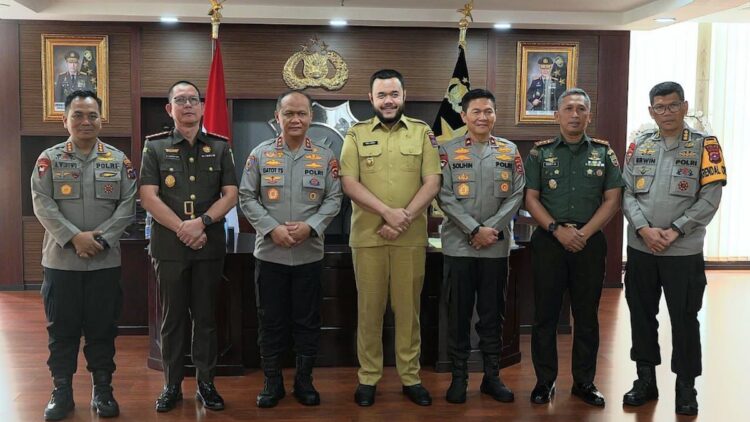 Sinergi Lintas Sektor, Wako Fadly Amran Silaturahmi dengan Unsur Forkopimda Sumbar 1 Wako Fadly Amran sowan ke Forkopimda Sumbar. (dok. istimewa)