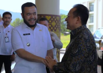 Wako Fadly Amran terima kunjungan anggota DPR RI Irman Gusman di Padang. (dok. Prokopim)