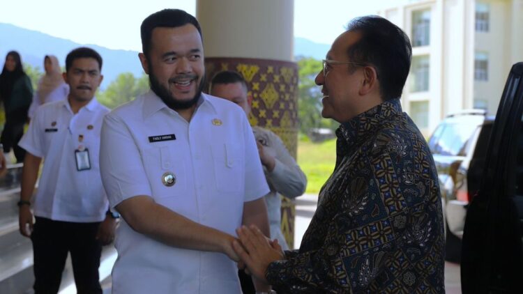 Wako Fadly Amran Terima Kunjungan Kerja Anggota DPD RI Irman Gusman di Balaikota Padang 1 Wako Fadly Amran terima kunjungan anggota DPR RI Irman Gusman di Padang. (dok. Prokopim)