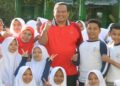 Wako Yota Balad bersama pelajar di Pariaman saat peringatan Hari Anak Nasional. (dok. istimewa)