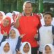 Wako Yota Balad bersama pelajar di Pariaman saat peringatan Hari Anak Nasional. (dok. istimewa)