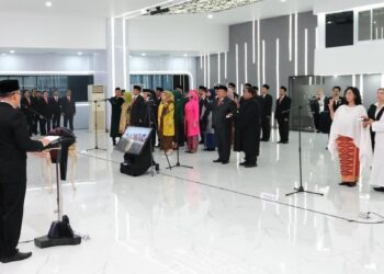 Wamen Ossy lantik pejabat fungsional di Kementerian ATR/BPN. (dok. istimewa)