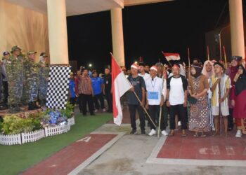 Wawako Maigus Nasir lepas peseta lomba Napak Tilas Bagindo Aziz Chan. (dok. Prokopim)