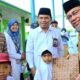 Wawako Maigus Nasir serahkan LKS gratis untuk siswa di Kota Padang. (dok. Prokopim)